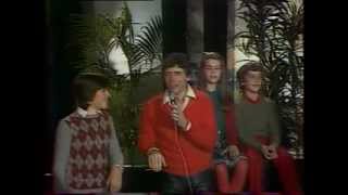 le bateau blanc  Sacha Distel 1980 live with French Lyrics in Descriptionflv [upl. by Cida365]